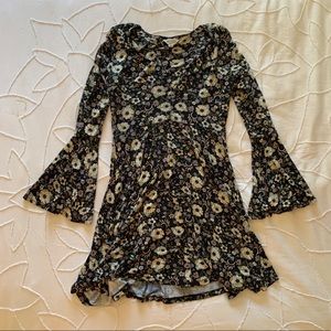 Cotton floral bell-sleeved dress